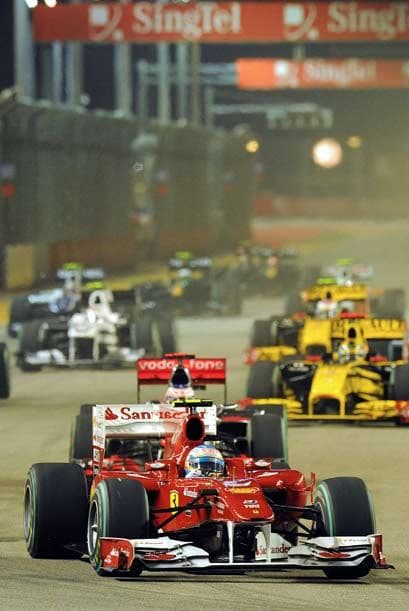 Alonso se mantuvo en control durante y después de las dos entradas del 'auto de seguridad' al circuito de Singapur.