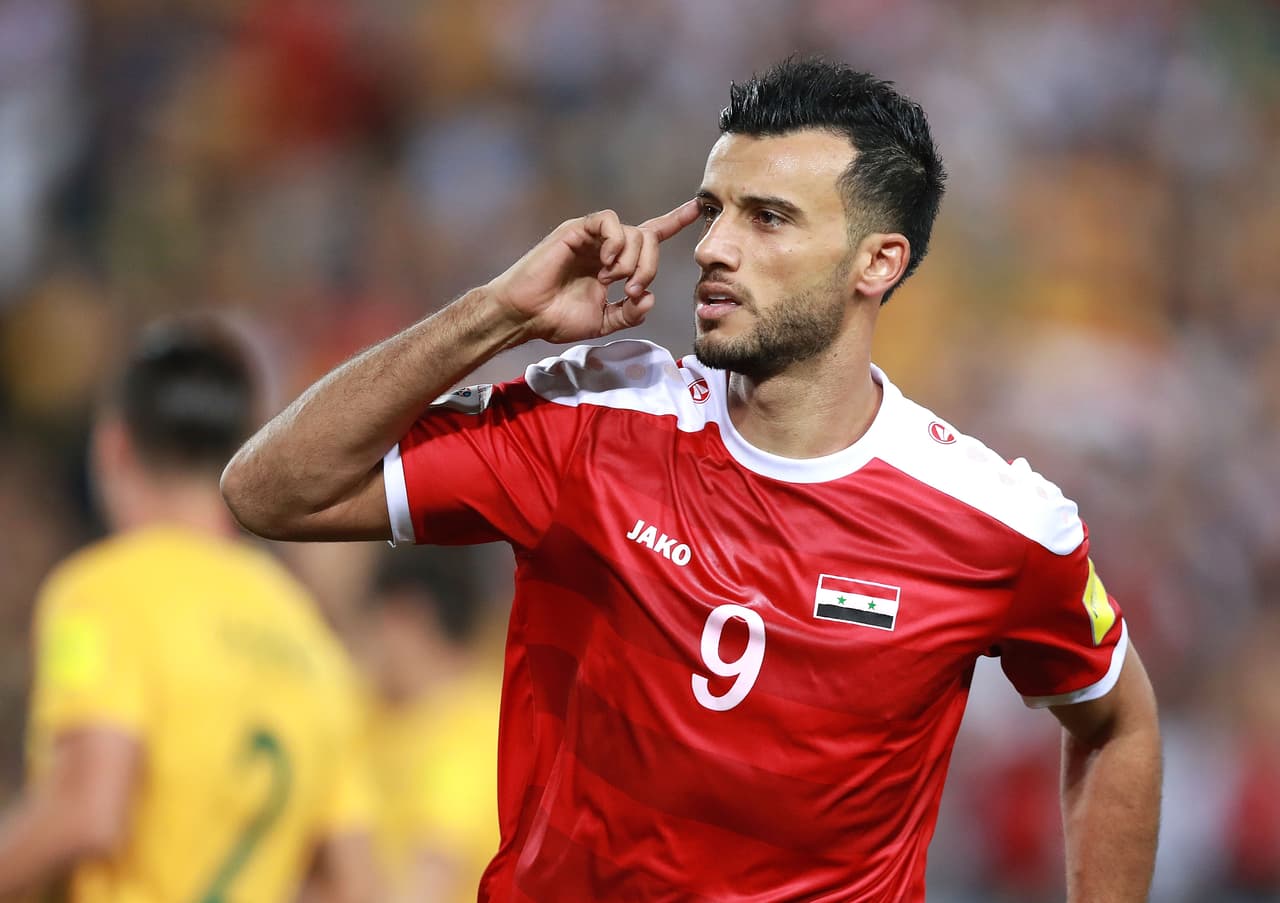Tamer Haj Mohamad aprovechó un error en salida de los australianos, salió en velocidad y le dejó servido el balón al delantero del Al-Ahli (Arabia Saudita) para que definiera de pierna izquierda.