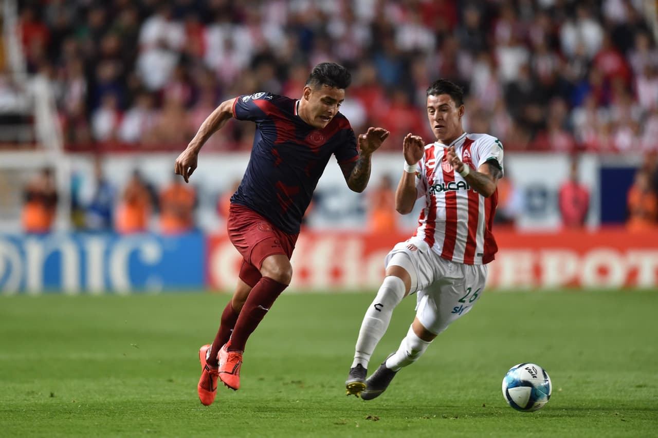 Necaxa y Chivas empatan en el cierre de la jornada sabatina con un emocionante 3-3. Para la próxima jornada Chivas jugará ante Atlas y Necaxa visitará a Tigres en el 'volcán'.