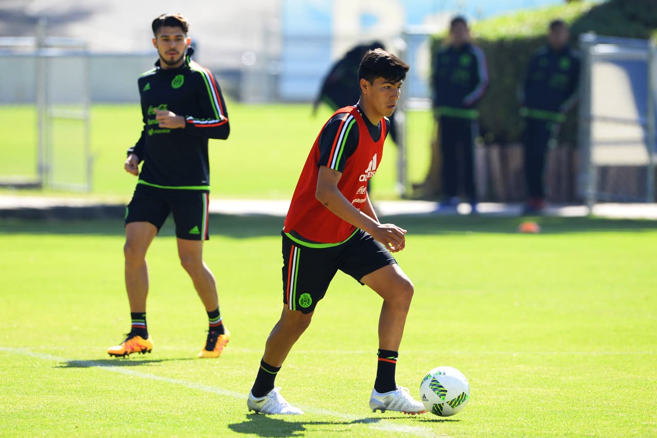 De mantenerse como va en su crecimiento futbolístico, Erick Gutiérrez pinta para ser el heredero de Andrés Guardado por el lado izquierdo pues también puede jugar como contención, igual que el "Principito" lo ha hecho cuando se le requiere.