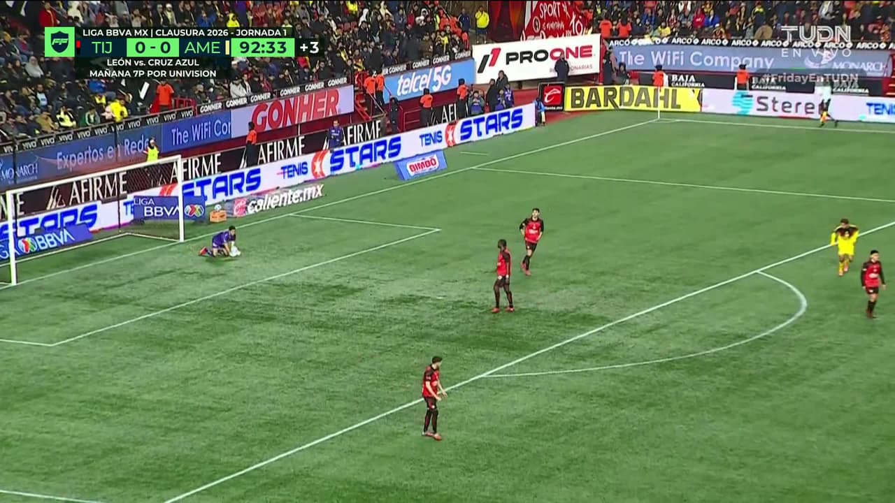 ¡TIRO ATAJADO! disparo por Víctor Dávila.