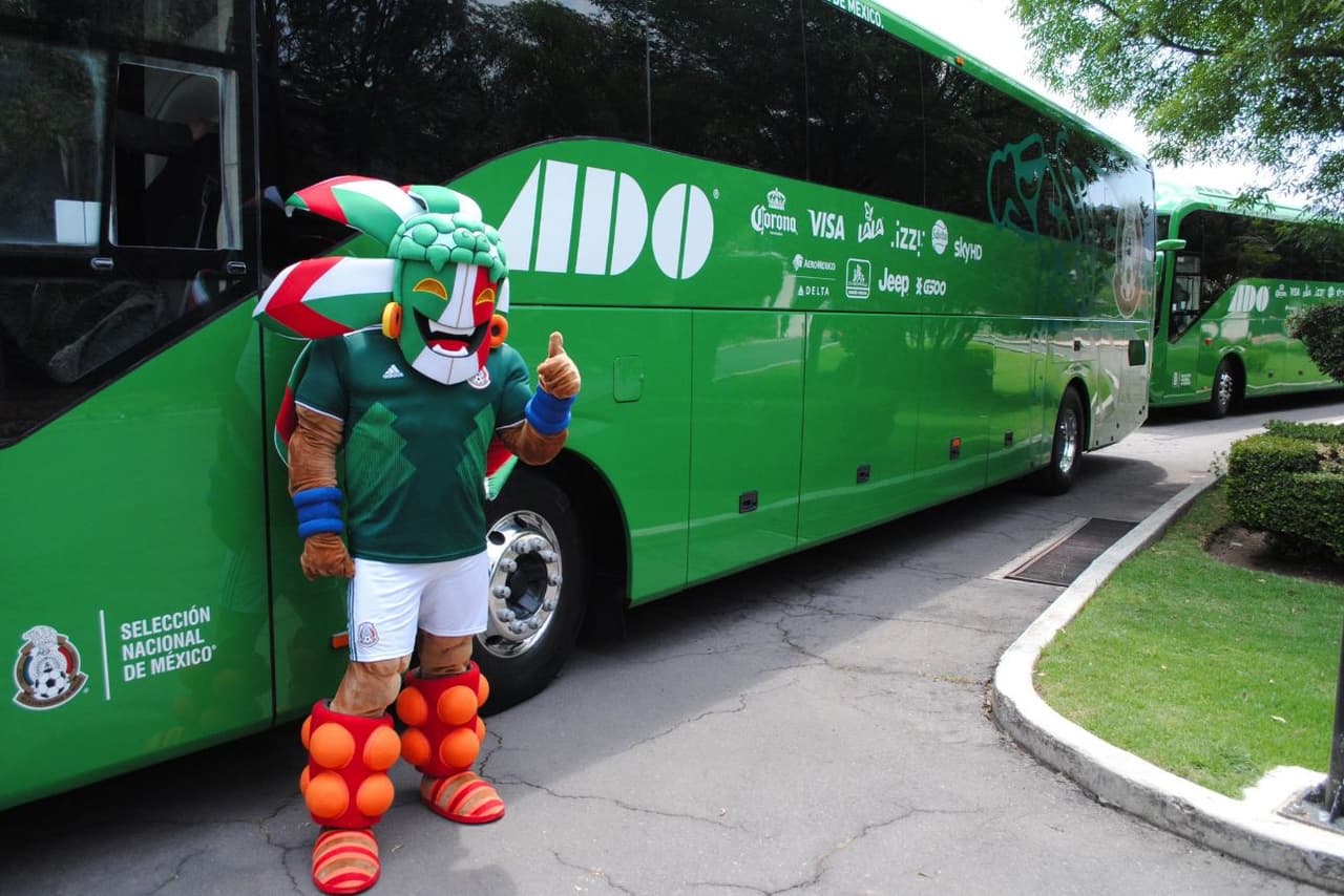 Este año, la Selección Nacional de México ha elegido a la marca de autobuses Volvo para ser su transporte oficial. El fabricante entregó cinco autobuses idénticos para el servicio del equipo tricolor.