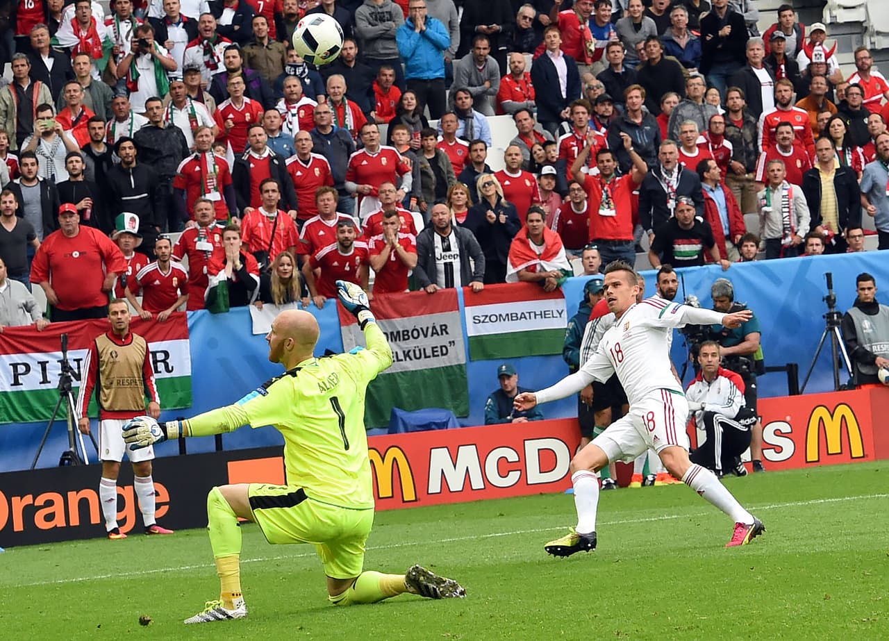 En la recta final del partido Zoltan Stieber aseguraría la victoria para los hungaros con un soberbio gol de vaselina-