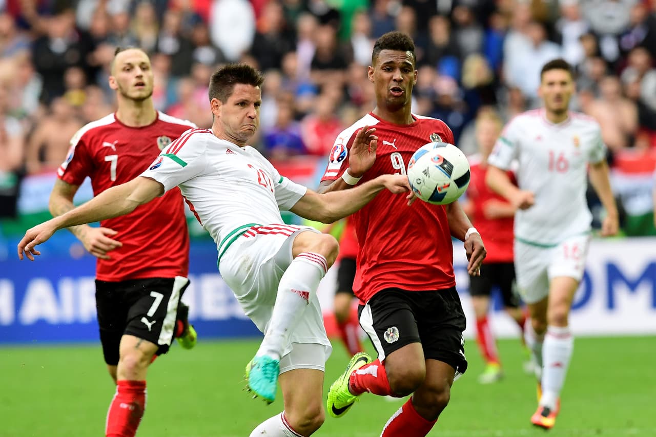 La lucha fuerte por la posesión de balón y las imprecisiones al ataque de los dos equipos mantuvieron el cero por largo rato en el partido.