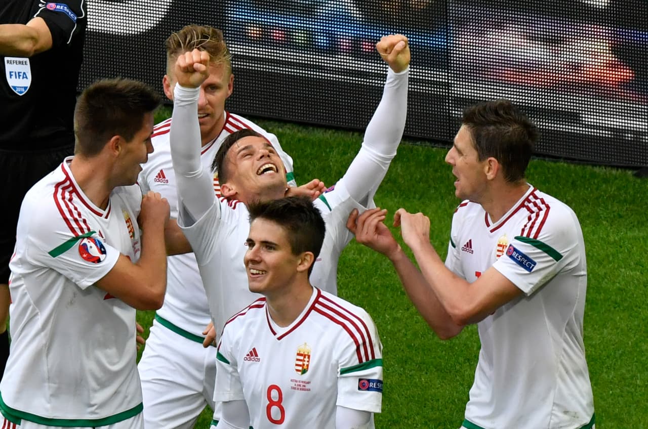 La selección hungara dio un paso importante a la siguiente ronda al vencer por 2-0 a Austria en un partido histórico.