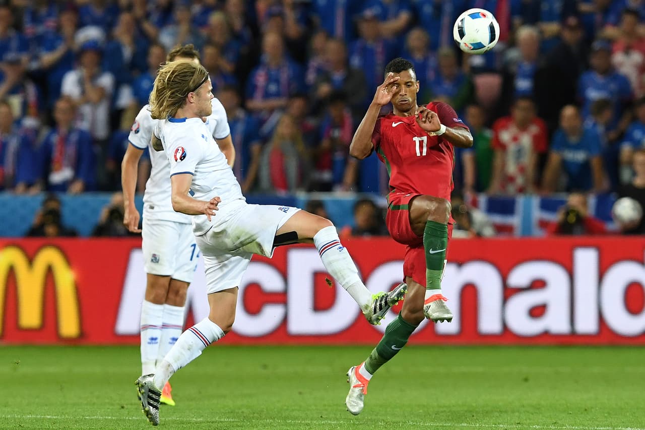 Islandia aplicó el juego físico para competirle a Portugal en el segundo tiempo y tendría éxito en su proposito.