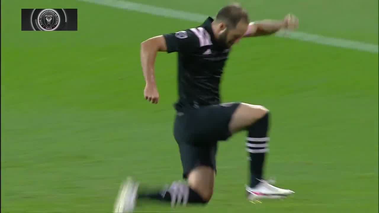 ¡Golazo del Pipita! Higuaín despertó y la colgó en el ángulo