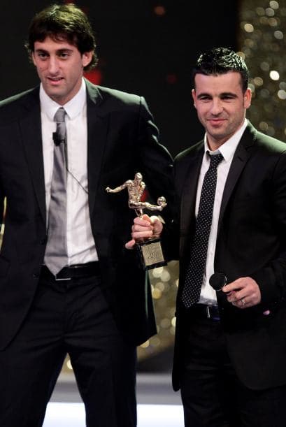 El argentino Milito fue elegido como el Mejor Futbolista y el Mejor Extranjero.