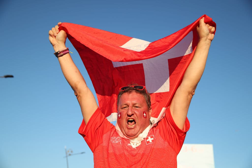 Fanáticos suizos y costarricenses llegaron a abarrotar el estadio Nizhny Novgorod para despedir a sus selecciones en la primera fase. Los ticos se van a casa, los helvéticos a la segunda ronda.