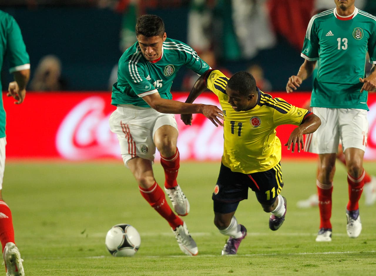 México apenas aguantaba la embestida de una Colombia que con su nuevo técnico parecía inspirada, a pesar de que en su eliminatoria tenía un triunfo, un empate y una derrota.