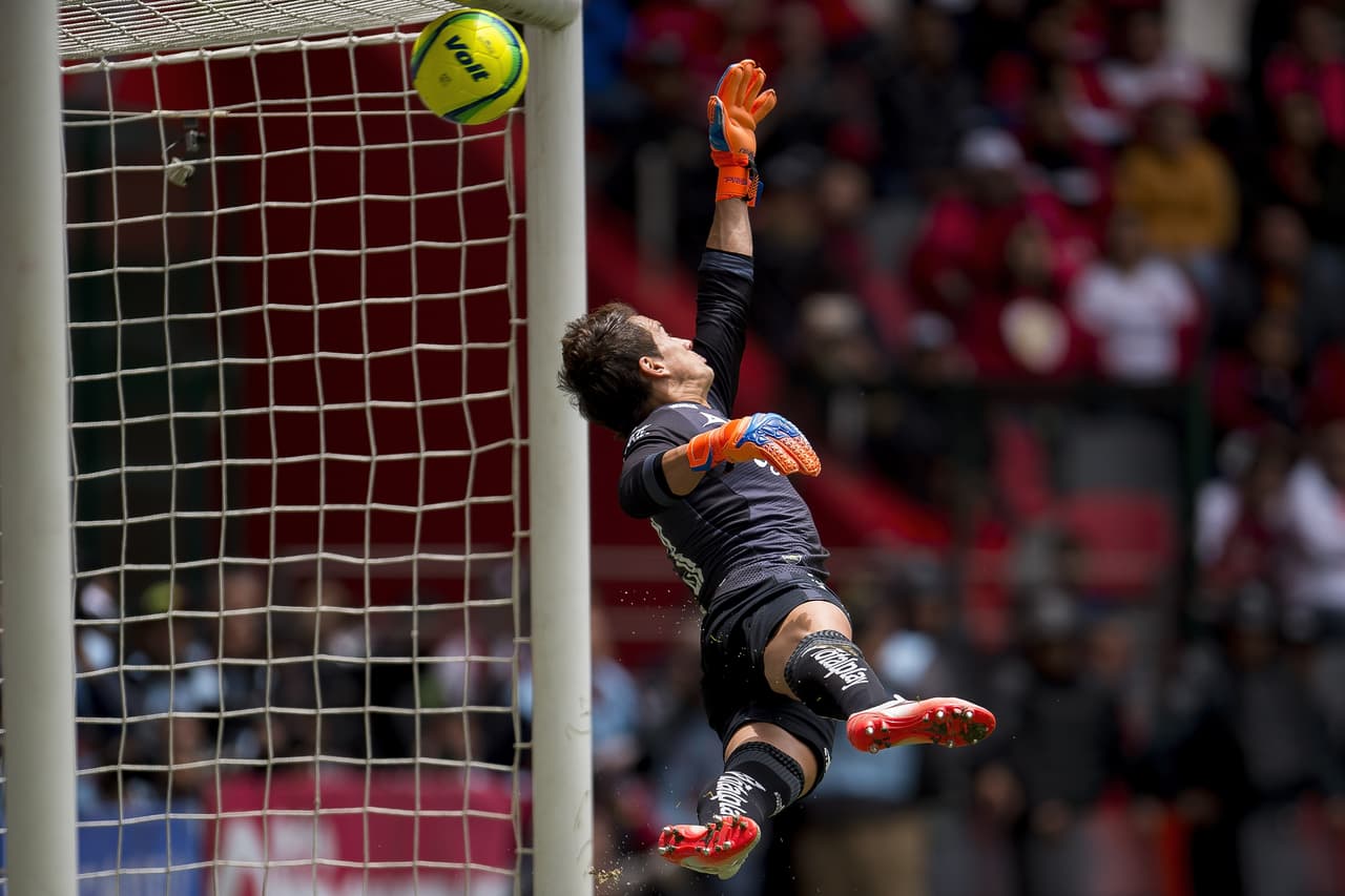 El arquero Sebastián Sosa fue la víctima de la jornada con el ataque de los 'Diablos Rojos'.
