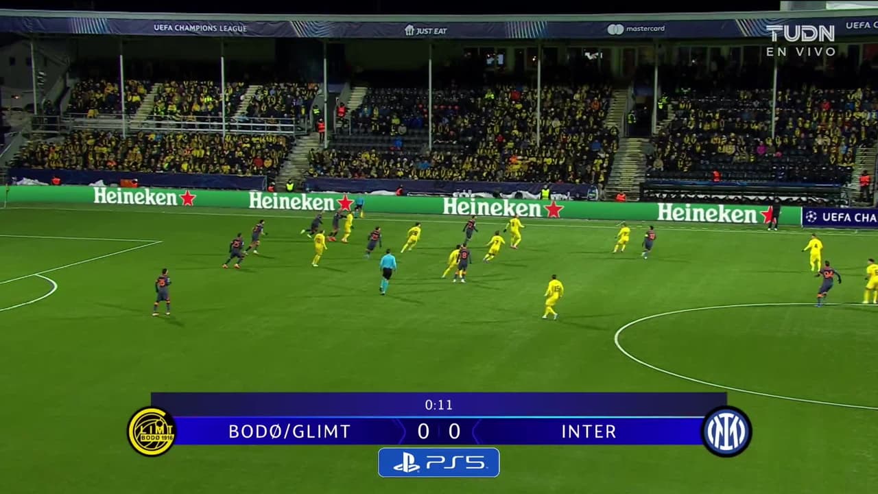 Arranca el partido y la pelota está en juego.