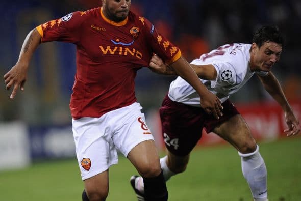 La Roma recibió a un conjunto que lucía como una incógnita, el Cluj rumano.