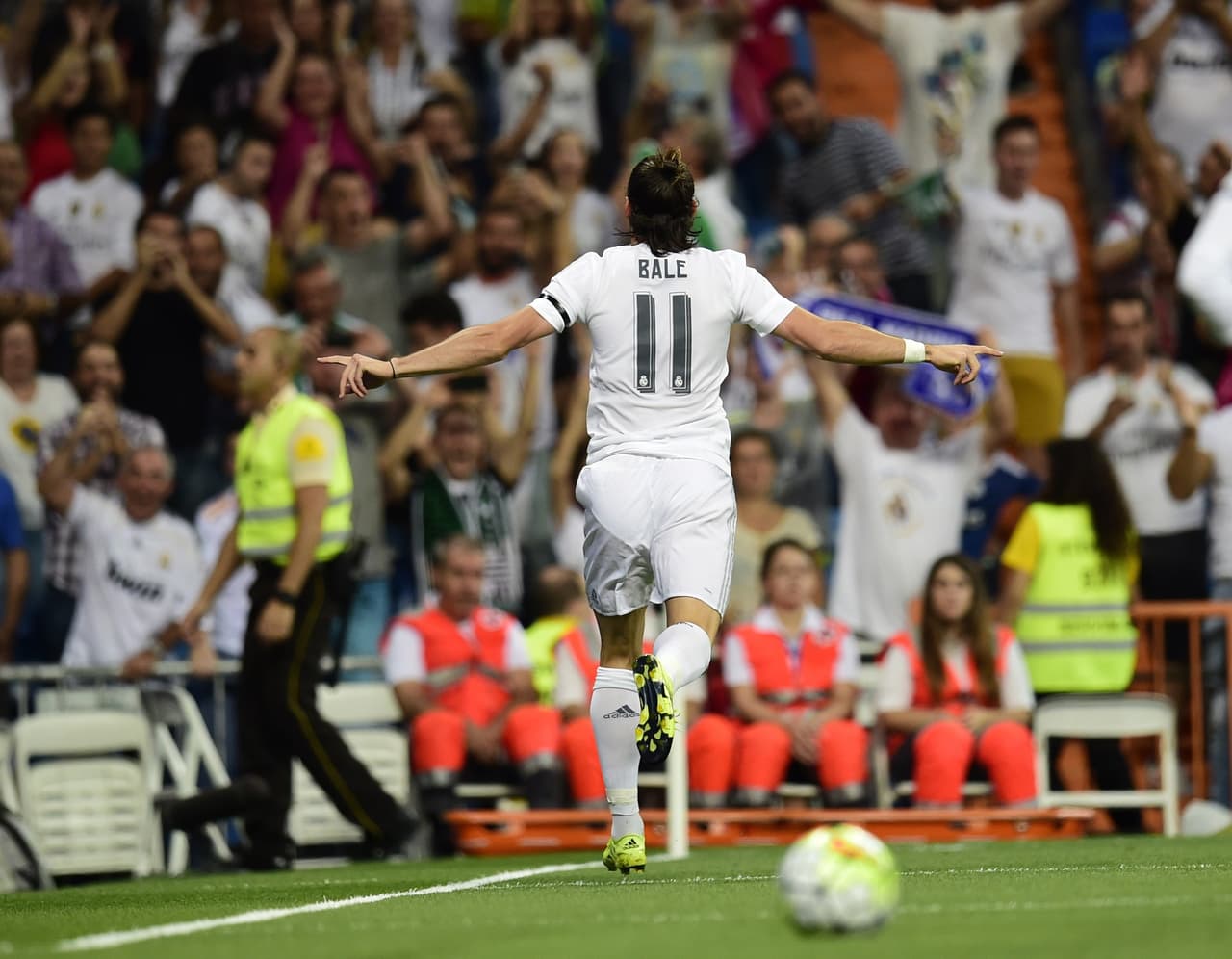 Apenas en dos minutos el Real Madrid ya estaba ganando con un testarazo de Gareth Bale a pase del colombiano.