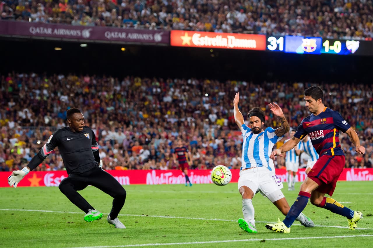 Luis Suárez intentó marcar su primer gol en el Camp Nou pero el arquero camerunés se lo negó.