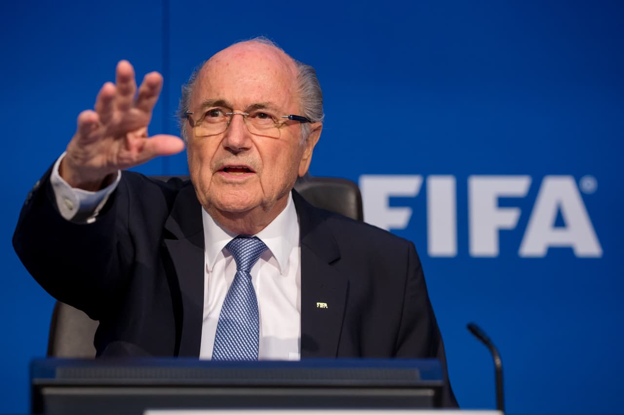 Blatter: "Estoy suspendido, pero no mudo"