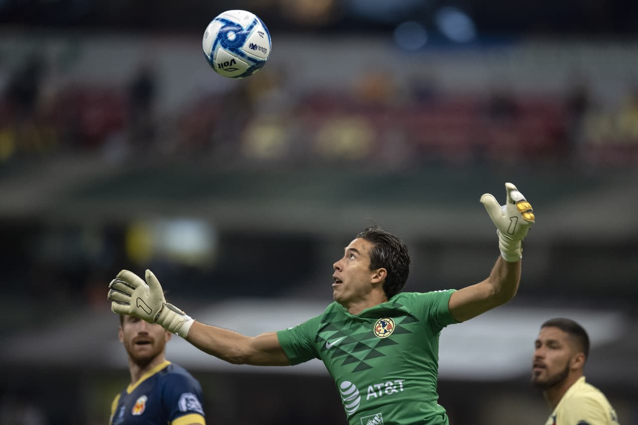 Oscar Jiménez cumplió y mantuvo su arco sin recibir gol ante Morelia.