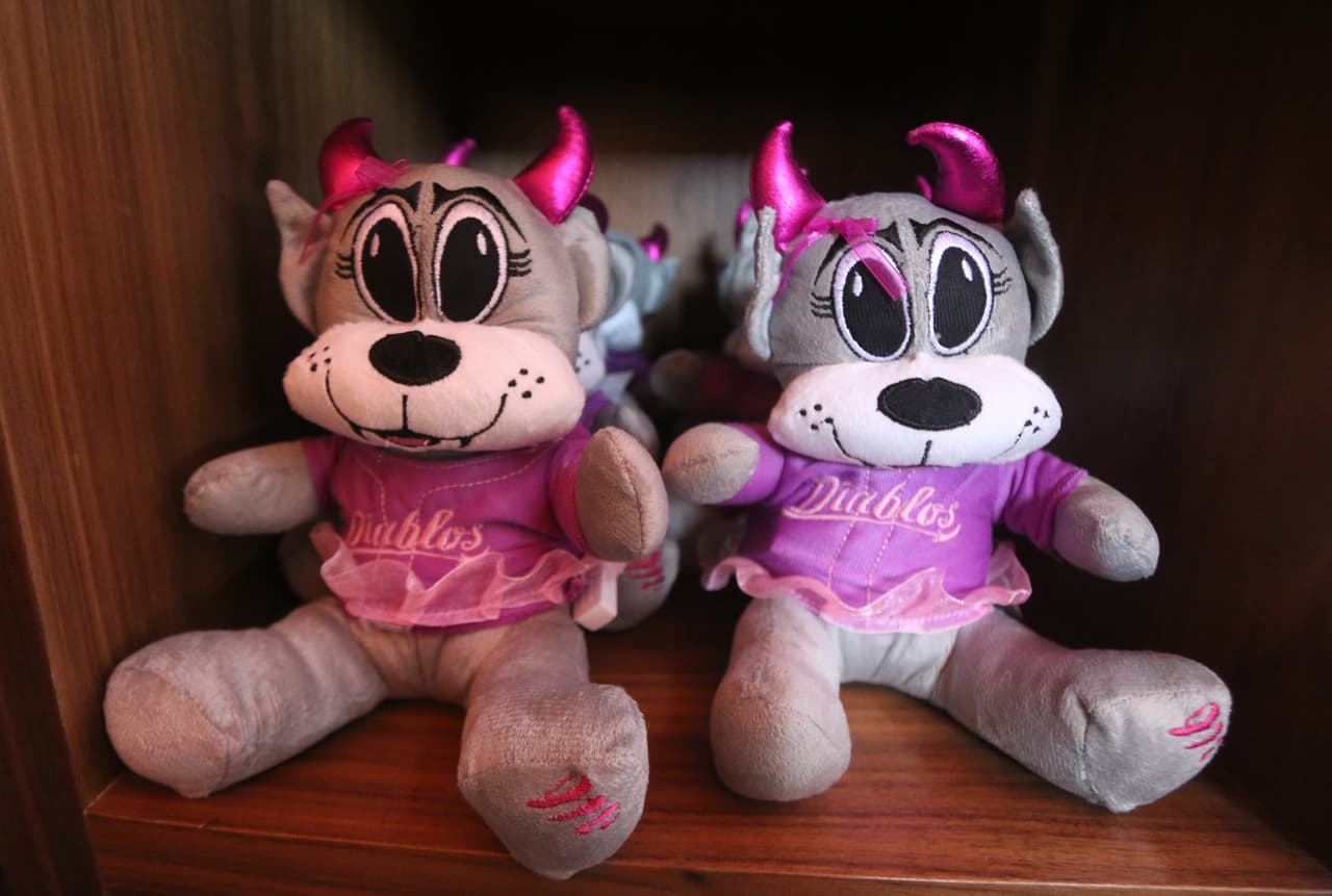 El presidente de México, And´rés Felipe López Obrador, fue uno de los presentes como fanático en la reinauguración del Salón de la Fama del Béisbol Mexicano, que revive grandes del momento de ese deporte a nivel local.