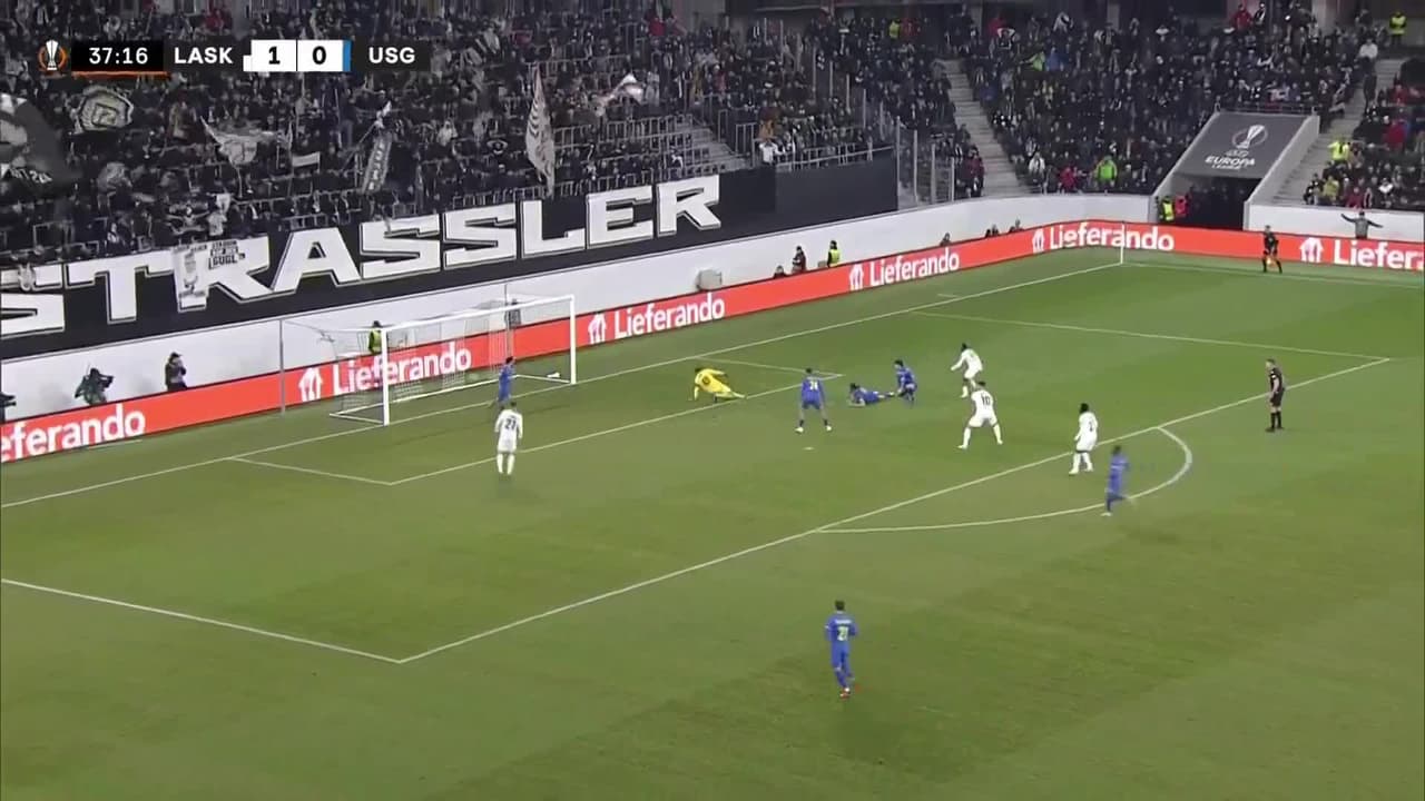 ¡TIRO ATAJADO! disparo por Moses Usor.