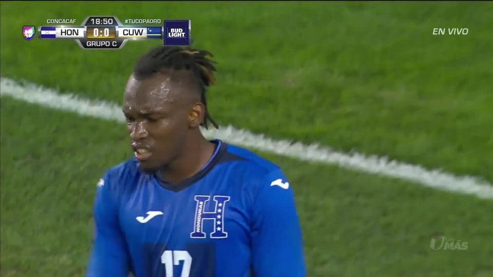 Tiro desviado de Alberth Elis