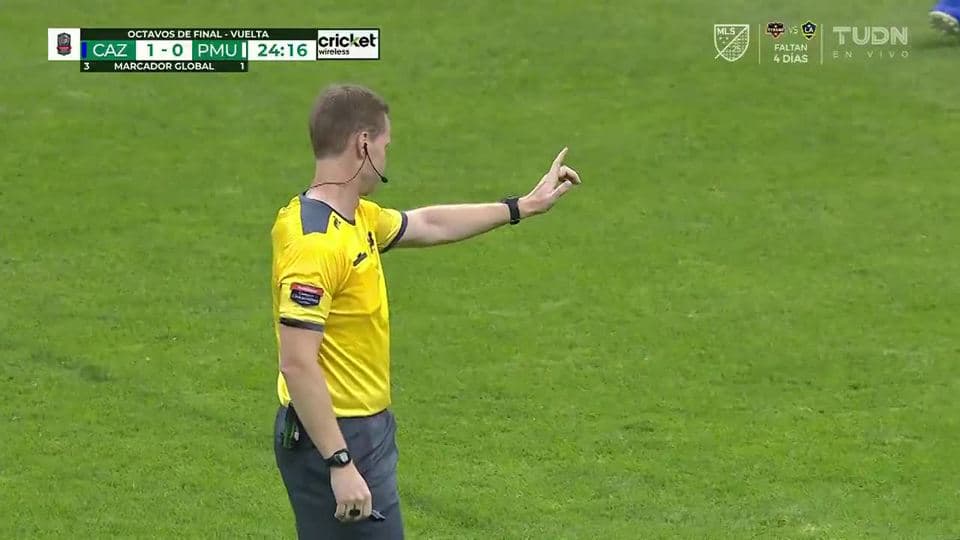 Tiro desviado de Ricardo Morris