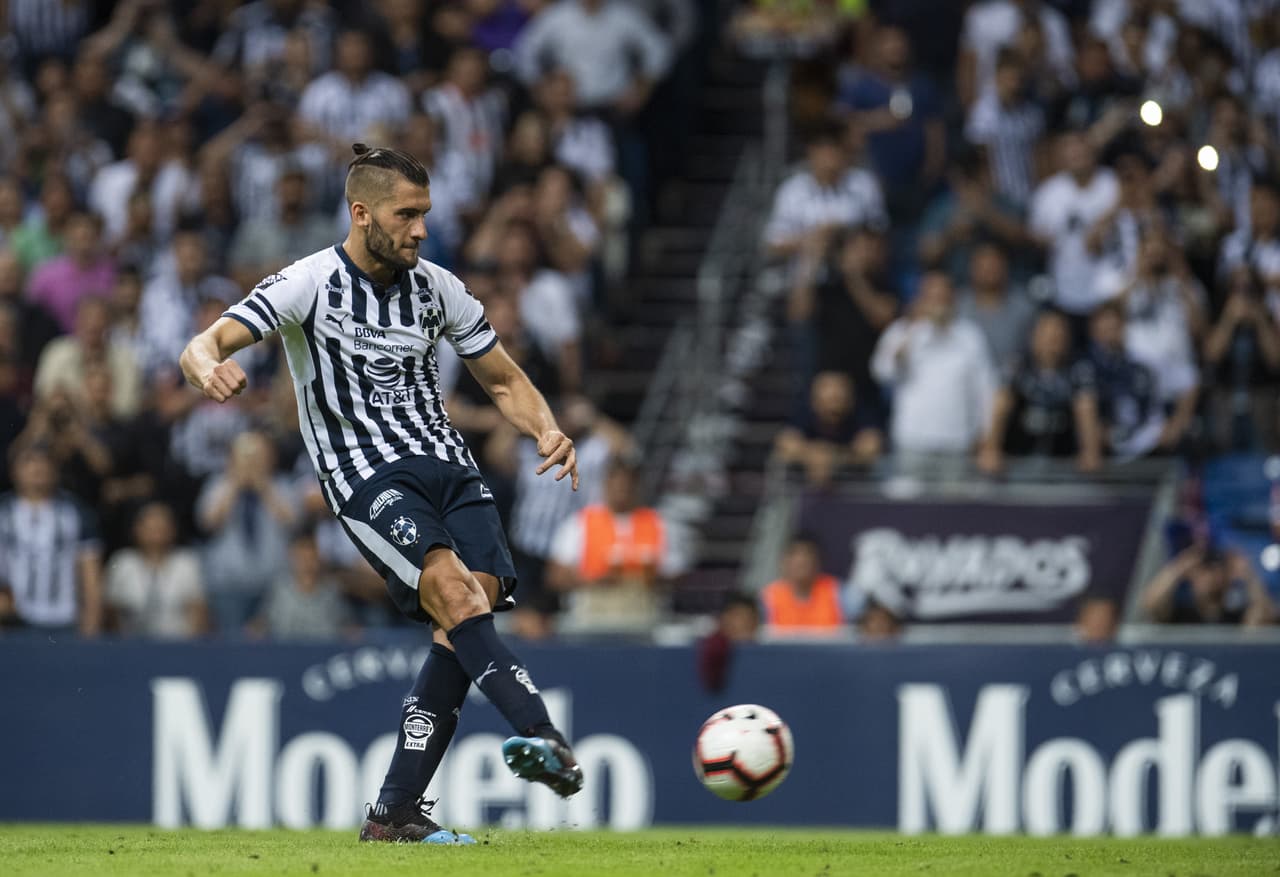 Una falta en el área sobre Pabón derivó en un penalti y el defensa argentino Nicolás Sánchez se encargó de cobrarlo de esta manera.