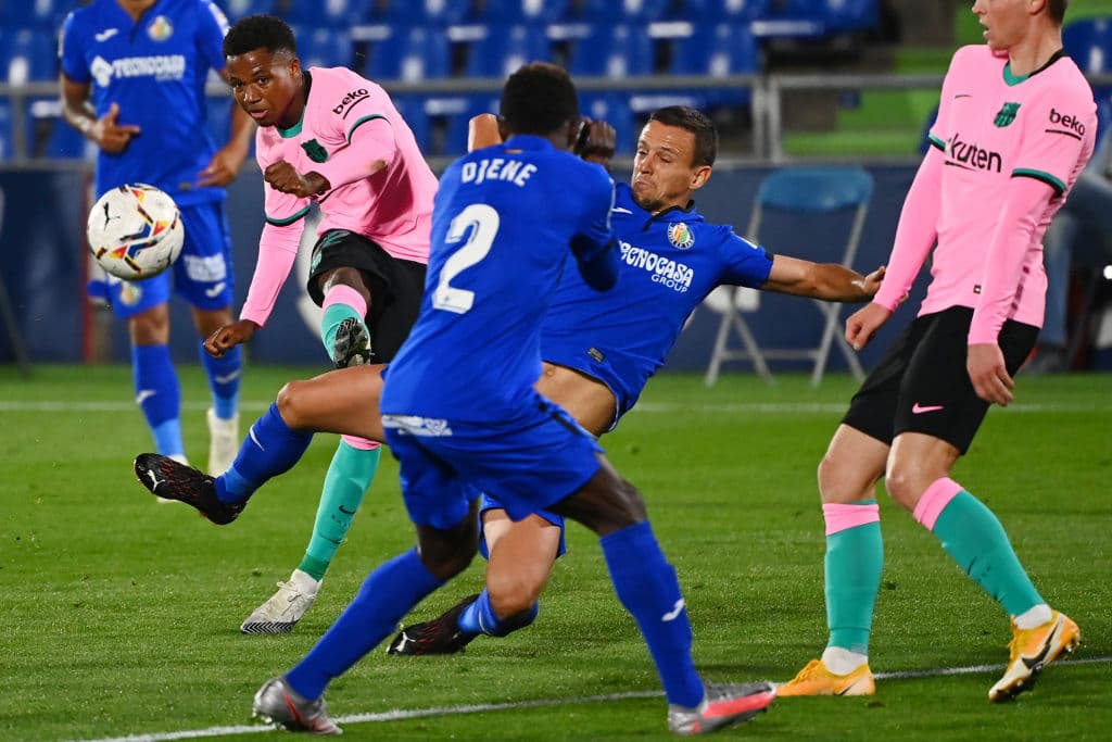 Los culés cayeron por la mínima diferencia en su cuarto compromiso de la competición española. Jaime Mata (56’) anotó el gol por la vía penal. Barcelona enfrentará al Real Madrid en su siguiente compromiso de La Liga; Getafe recibirá al Granada.