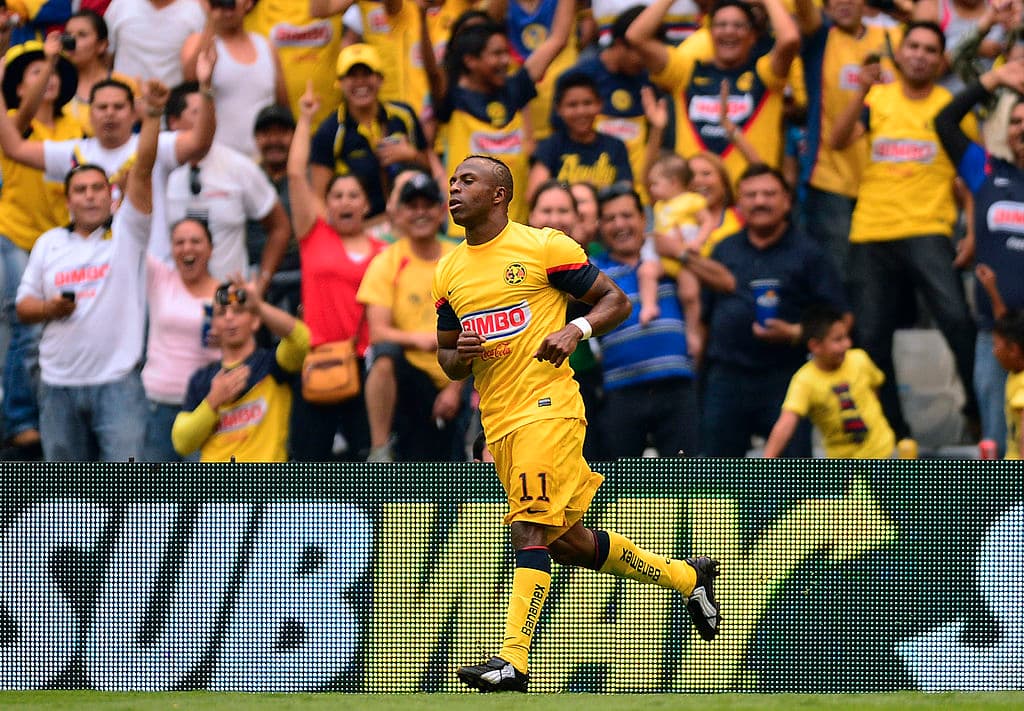 Christian Benítez, ecuatoriano de 27 años, unas horas antes había jugado con su equipo El Jaish en la tercera jornada del fútbol de Catar cuando tuvo un dolor abdominal y se trasladó a un hospital. Tuvo problemas con el idioma y se argumentó que la atención no había sido correcta o a tiempo, después se descubrió que tenía un mal cardiaco congénito. Murió el 29 de julio del 2013. Había sido figura en el América de México.