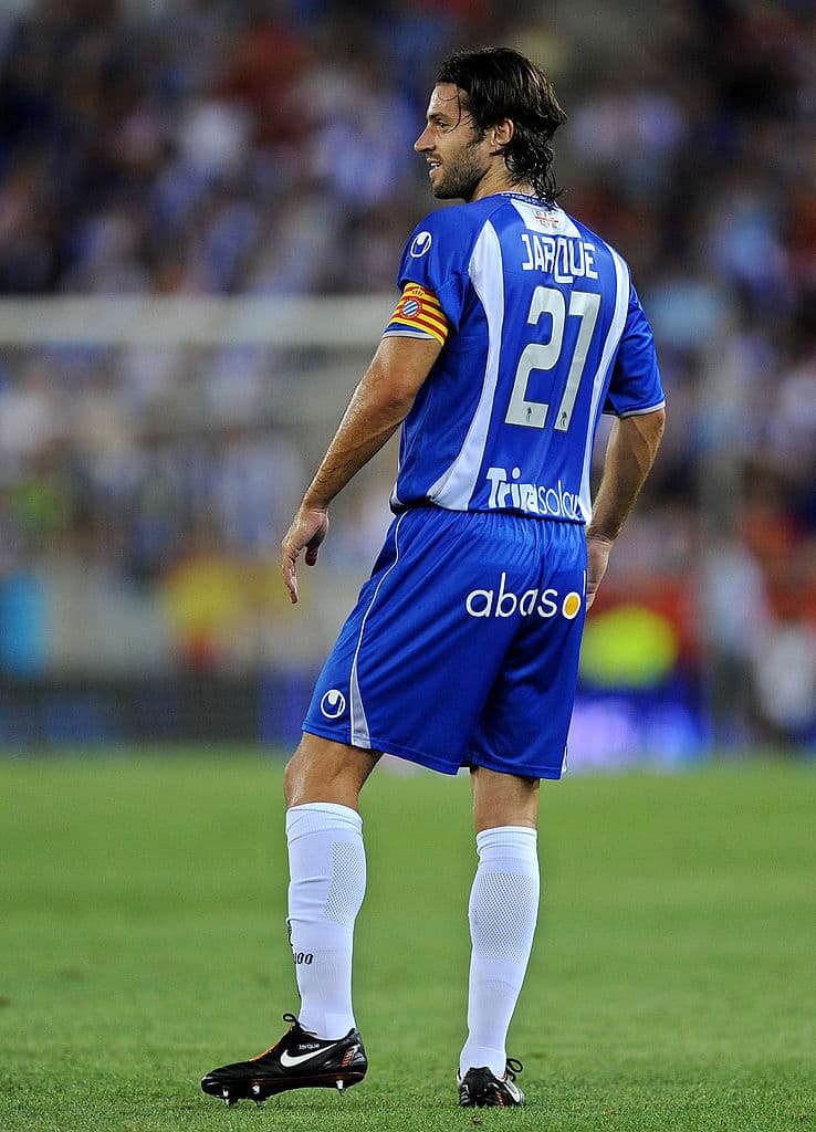 Dani Jarque, del Espanyol de Barcelona, falleció durante una gira de pretemporada por Italia cuando hablaba por teléfono con su novia en el hotel de concentración el 8 de agosto del 2009. Su amigo, Andrés Iniesta, tras el gol que le valió el título en Sudáfrica 2010 a España enseñó una camiseta con la leyenda, “Dani Jarque siempre con nosotros”.