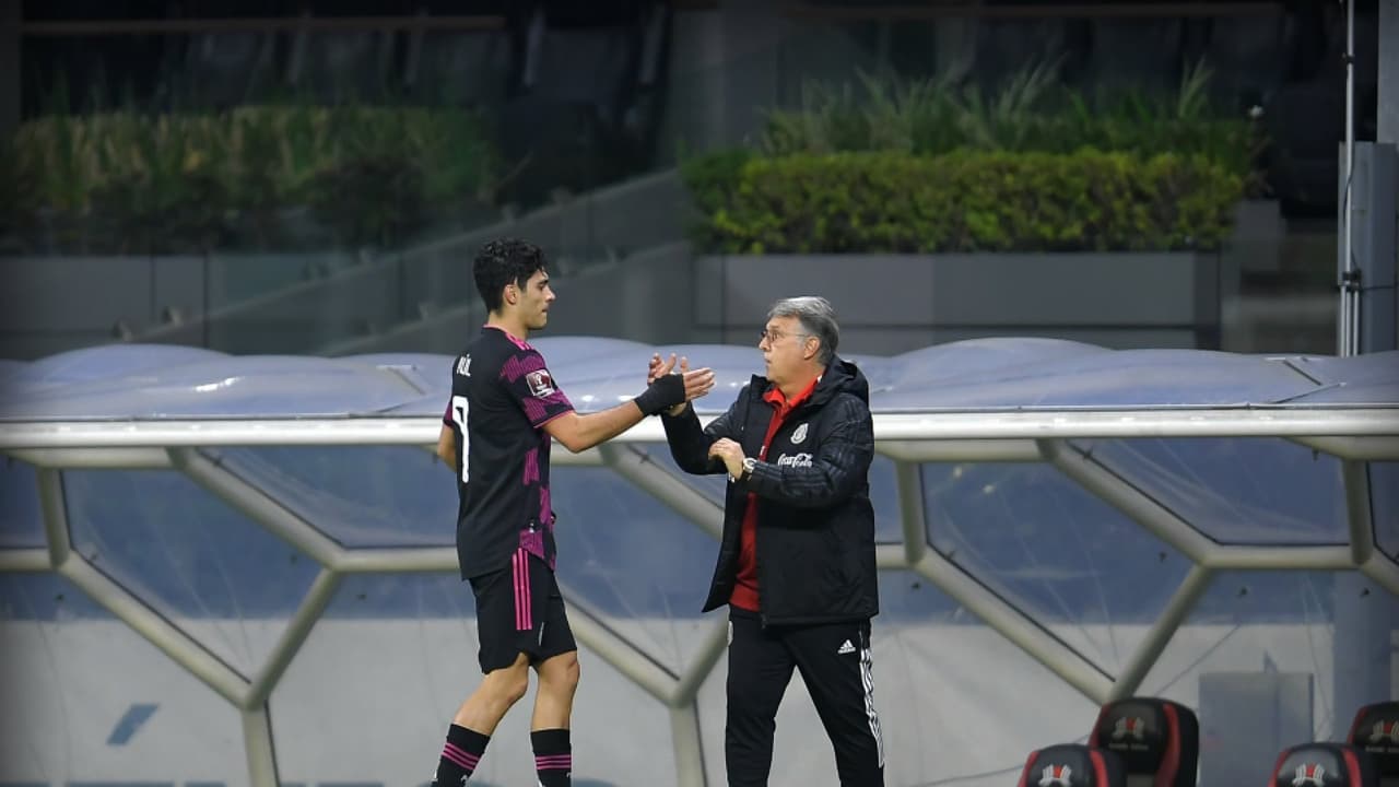 'Tata' Martino espera más de Lozano y Jiménez después del verano