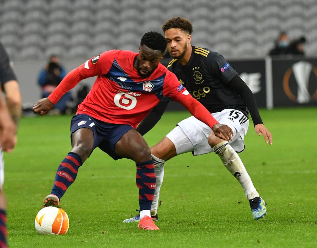 Timothy Weah (72’) adelantaba al conjunto francés; en la recta final del juego, Dusan Tadic (87’) marcó desde los once pasos para conseguir el empate y Brobbey (89’) dio la vuelta al marcador. El mexicano participó todo el encuentro. La vuelta se jugará el próximo 25 de febrero.