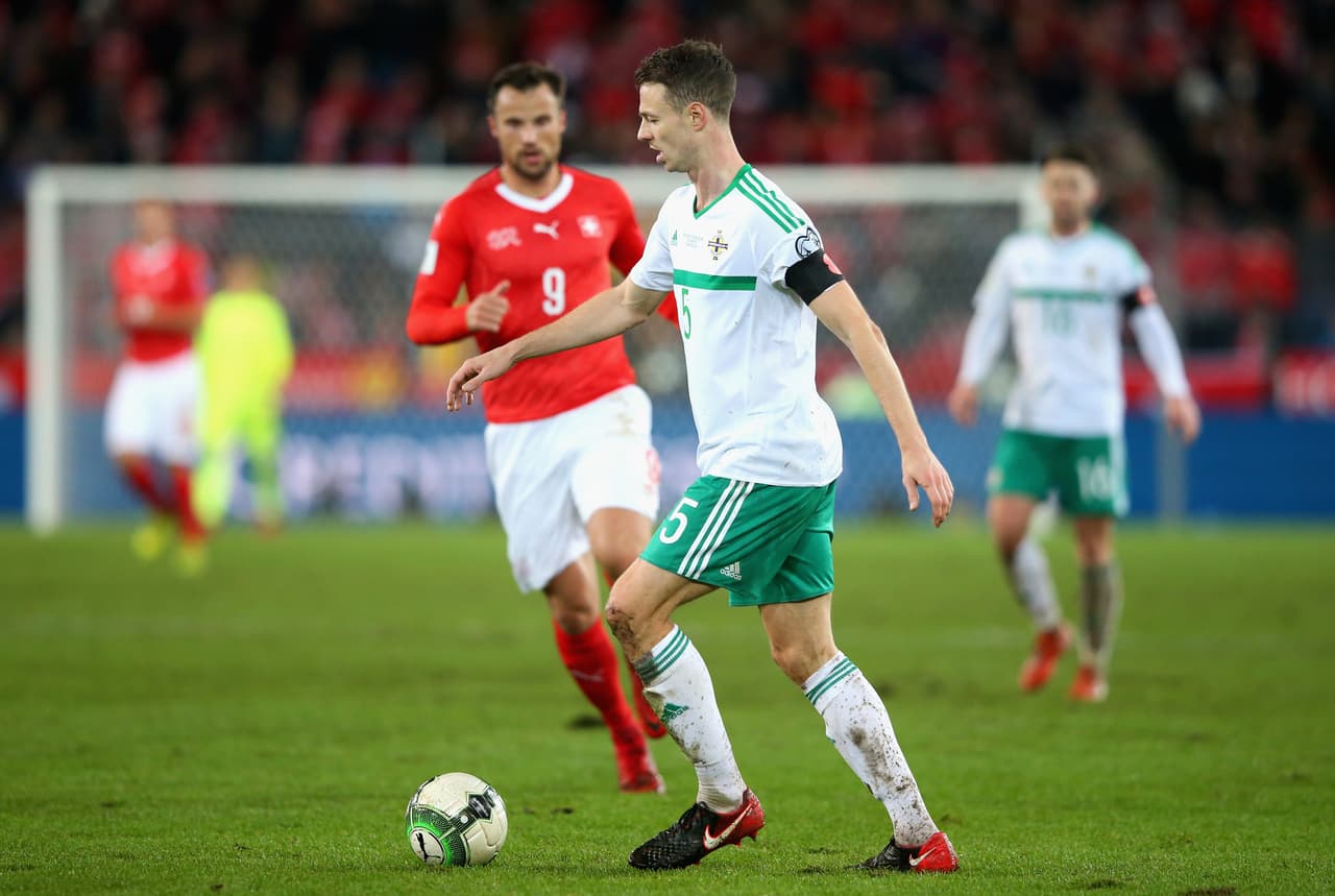 Jonny Evans, el mítico jugador norirlandés, fue el líder en la defensa de su equipo.