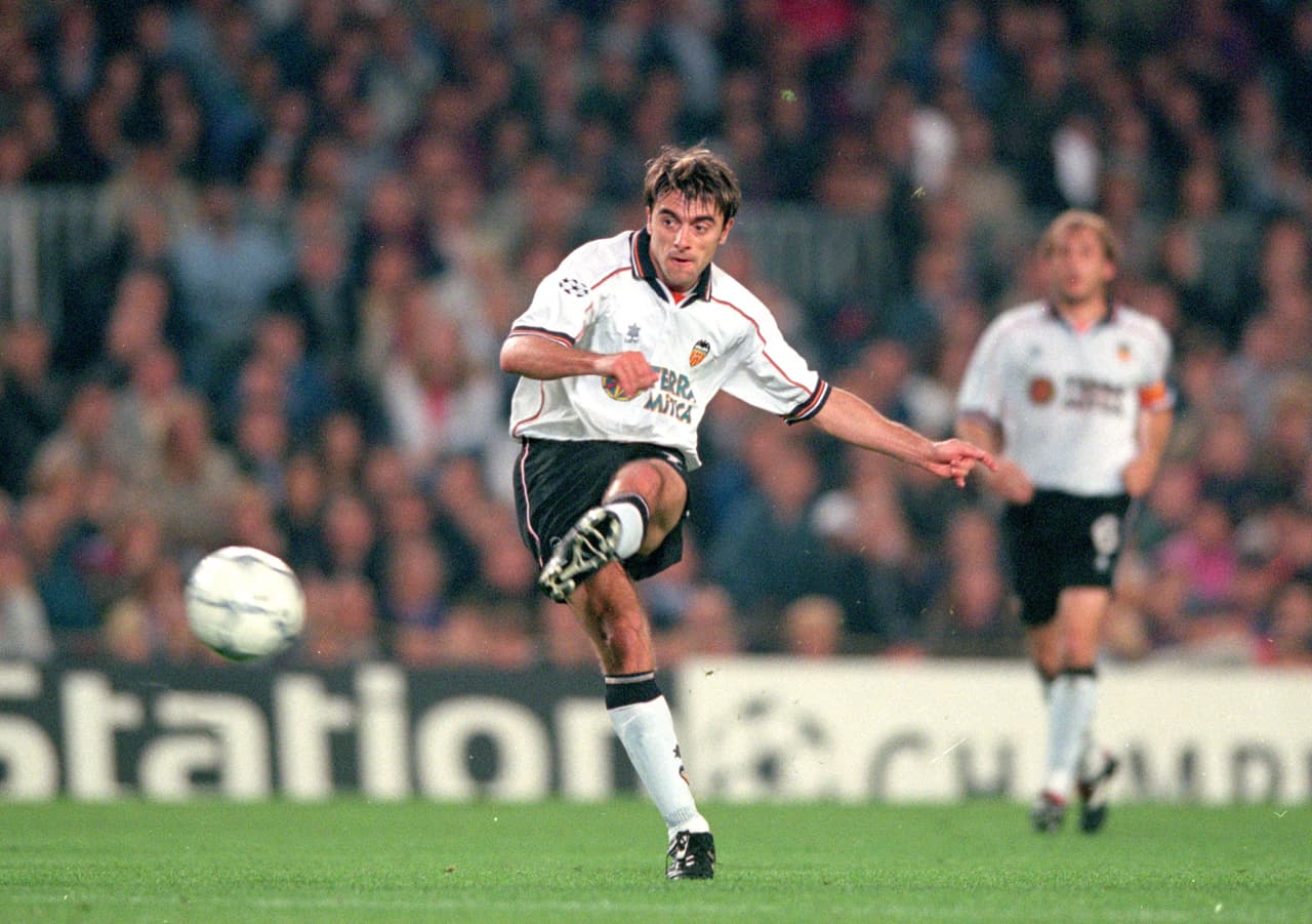 Se fue ovacionado del club luego de un traspaso millonario a Lazio y con los títulos de Intertotto en 1998, además de la Copa del Rey y la Supercopa de España en 1999 y de ser finalista de la Champions League.