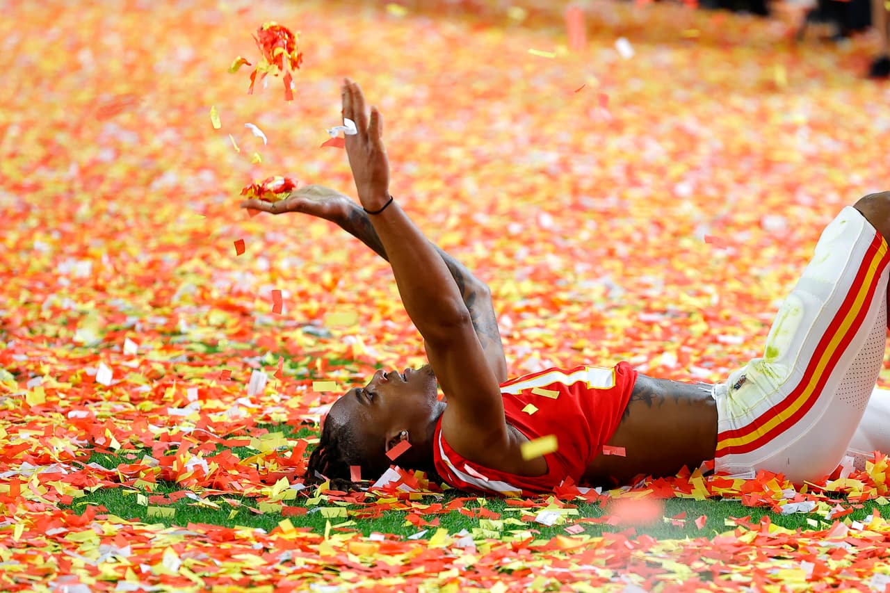 Así se presentó el festejo de los Chiefs desde los minutos finales del partido, hasta el clásico baño al head coach, Andy Reid y también la celebración con el Vince Lobardi.