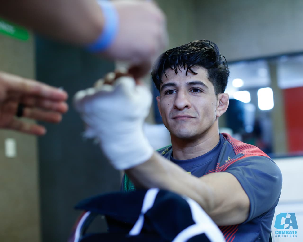 El colorido y la alegría, junto a los rituales y detalles en la intimidad de los atletas, fueron parte del Combate Américas en la fiesta de las artes marciales mixtas.