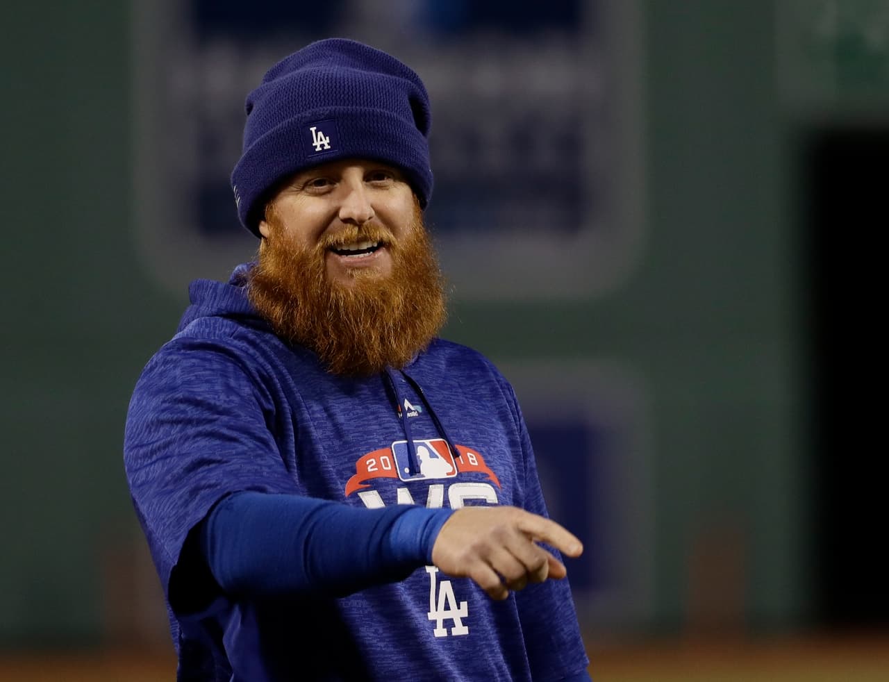 Justin Turner, el tercera base de los californianos y, a decir de muchos, quien deben estar en la Serie Mundial porque con su jonrón en el juego 5 levantó al equipo de Los Ángeles.