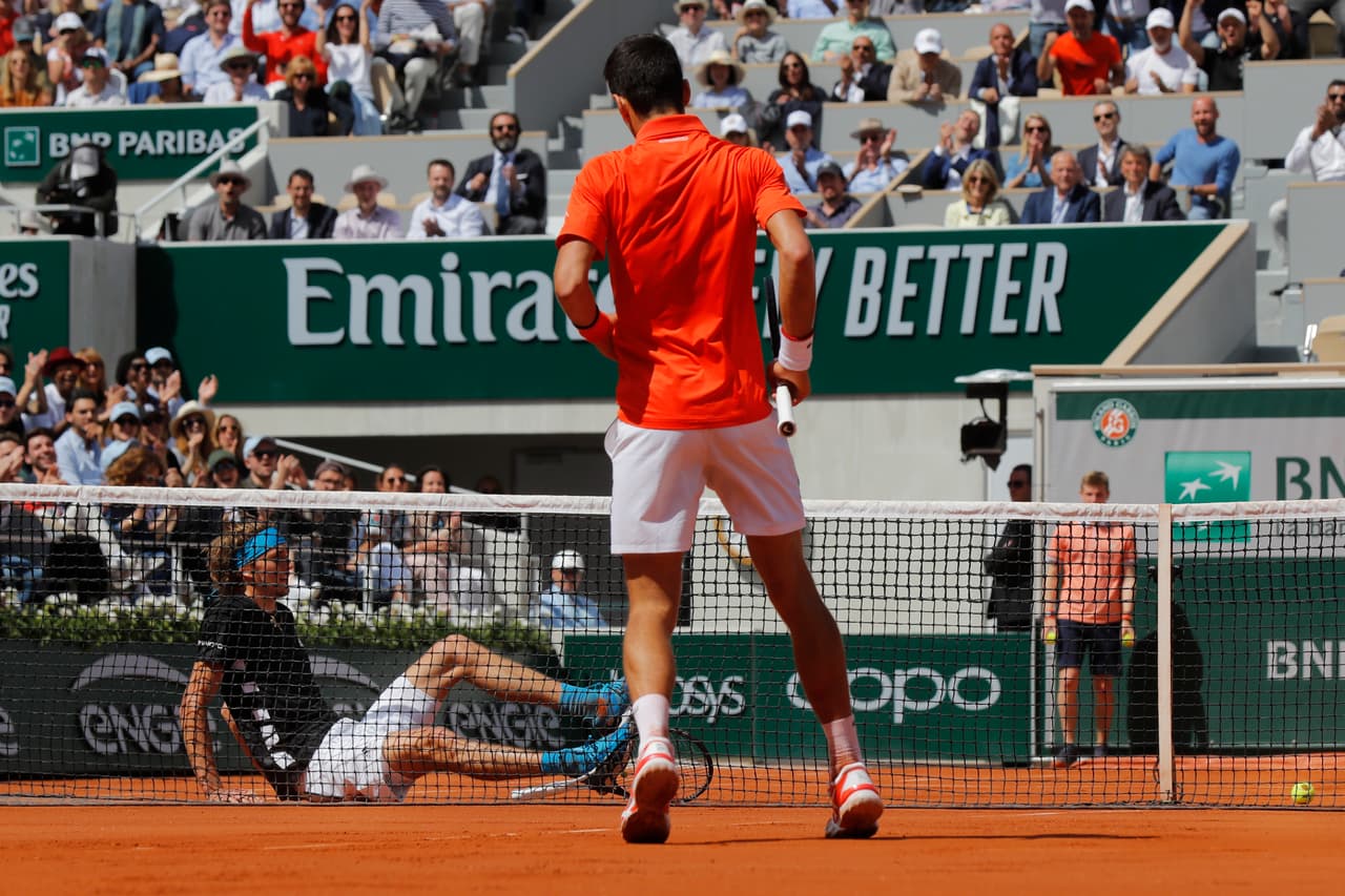 El serbio Novak Djokovic se impuso así contra el alemán Alexander Zverev y arrancó con bue paso su 'contrarreloj' para ser campeón de Roland Garros.