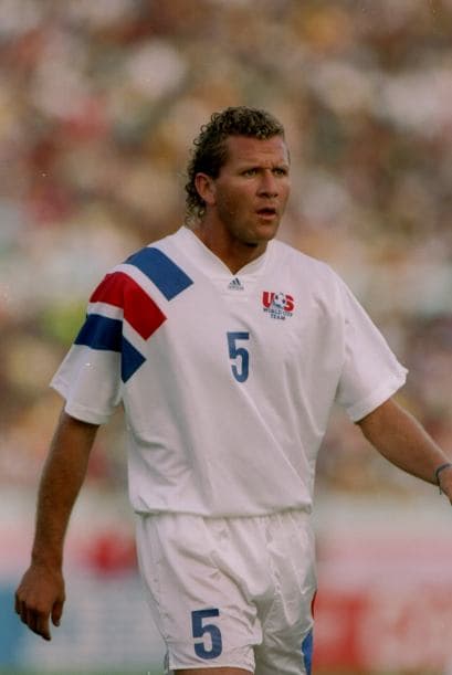 Cle Kooiman: El primer estadounidense en destacar en México y pavimentar el camino para los demás fue el defensor Kooiman. Jugó para Cobras de Cd. Juárez y luego pasó a Cruz Azul, donde Enrique Meza lo hizo capitán de la Maquina.