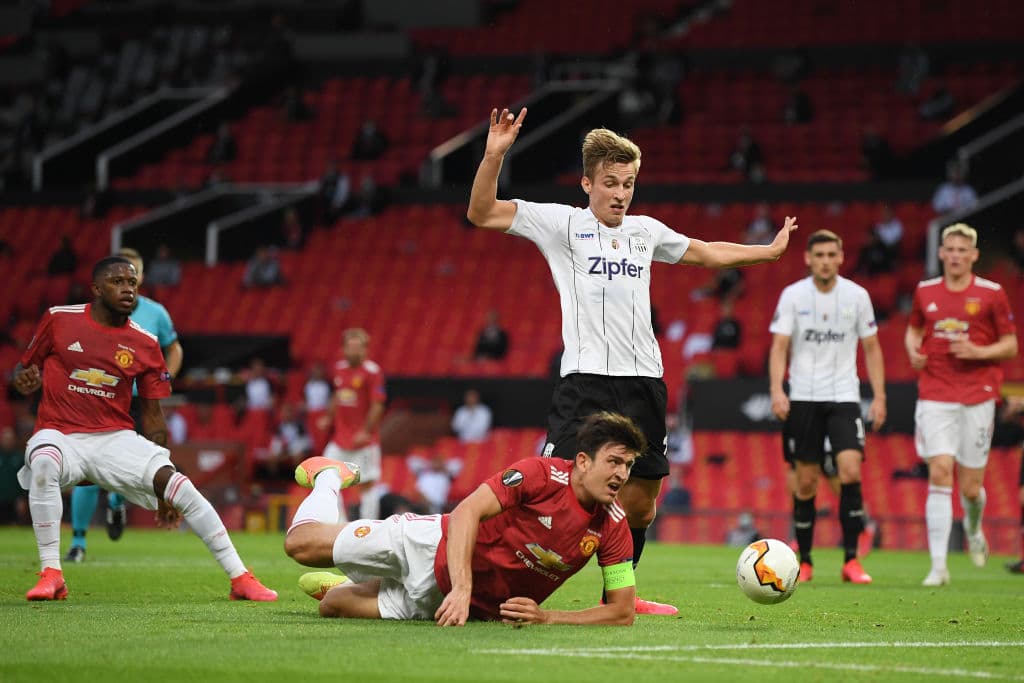 Avanzaban los minutos y Manchester United comenzaba a controlar las acciones.