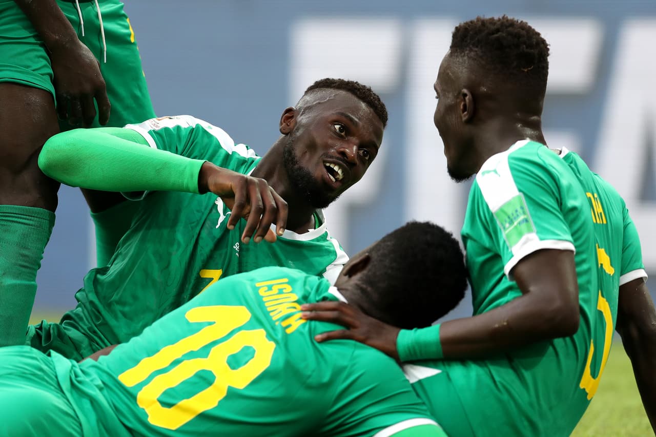 Senegal se llevó un triunfo 2-0 que parece dorado contra Polonia y lo deja soñar con los octavos de final en el grupo H del Mundial.