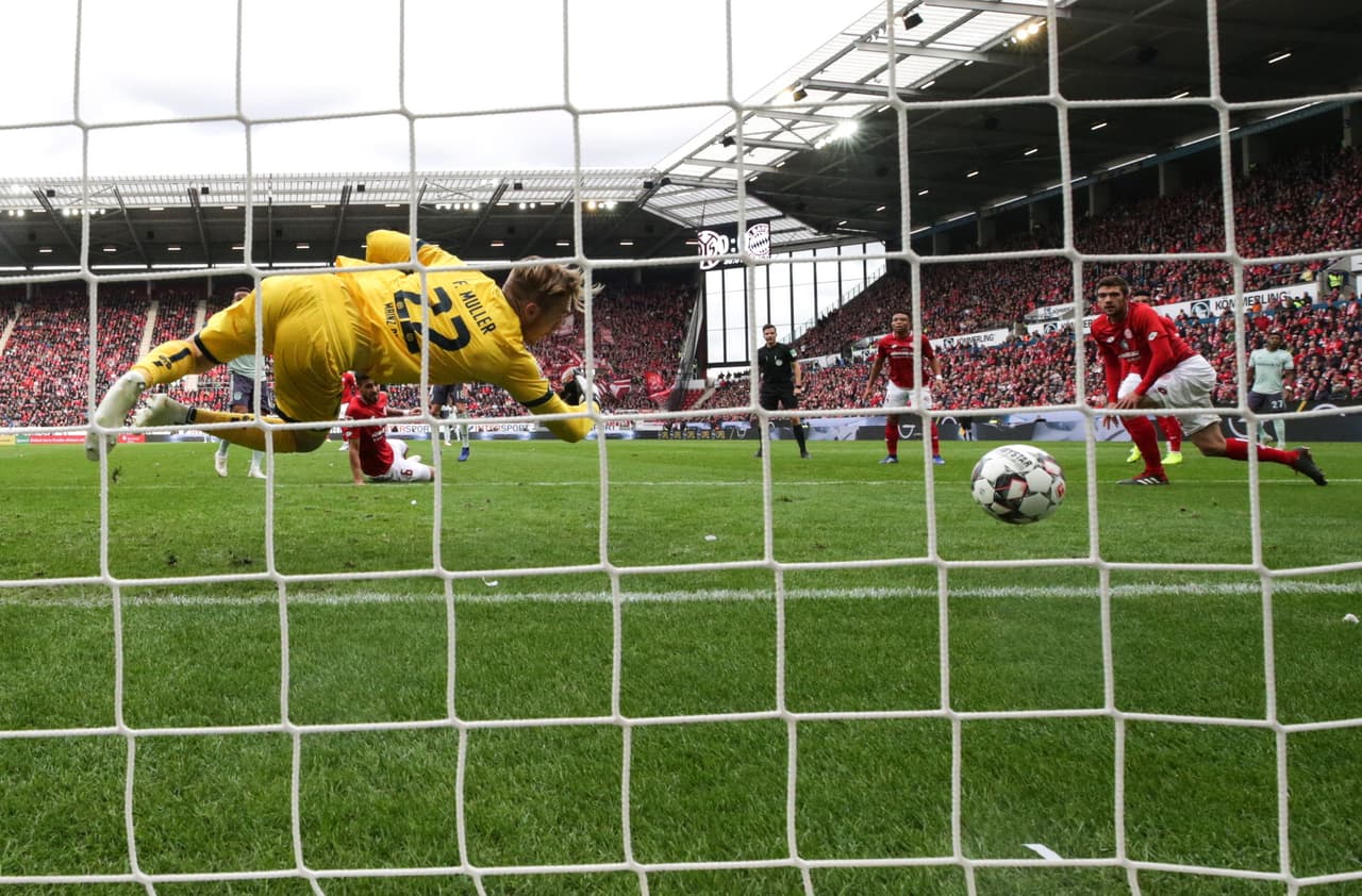 Sin embargo, al minuto 39 los bávaros encontraron el primer gol del partido por intermedio de Leon Goretzka con una volea en el área.