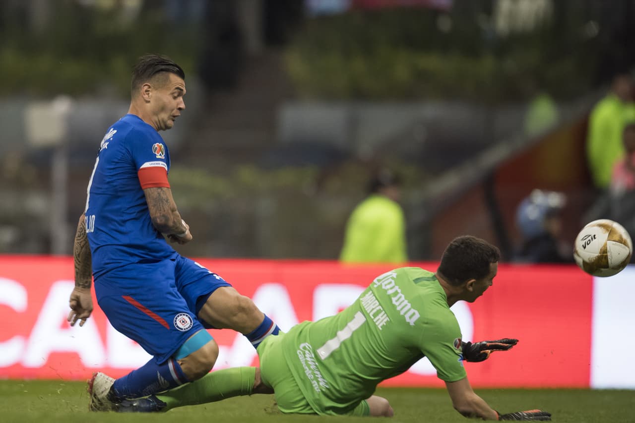 No hubo llegadas por racimos y mucho menos con claridad, fue una noche no tan activa para los porteros mas sí de momentos de sudar tinta china.