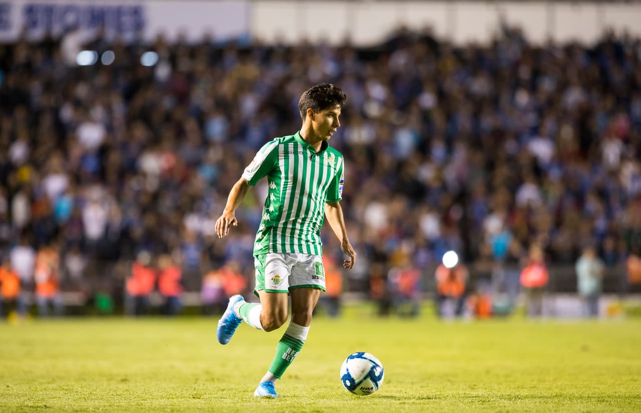 Diego Lainez volvió a la actividad con el Betis