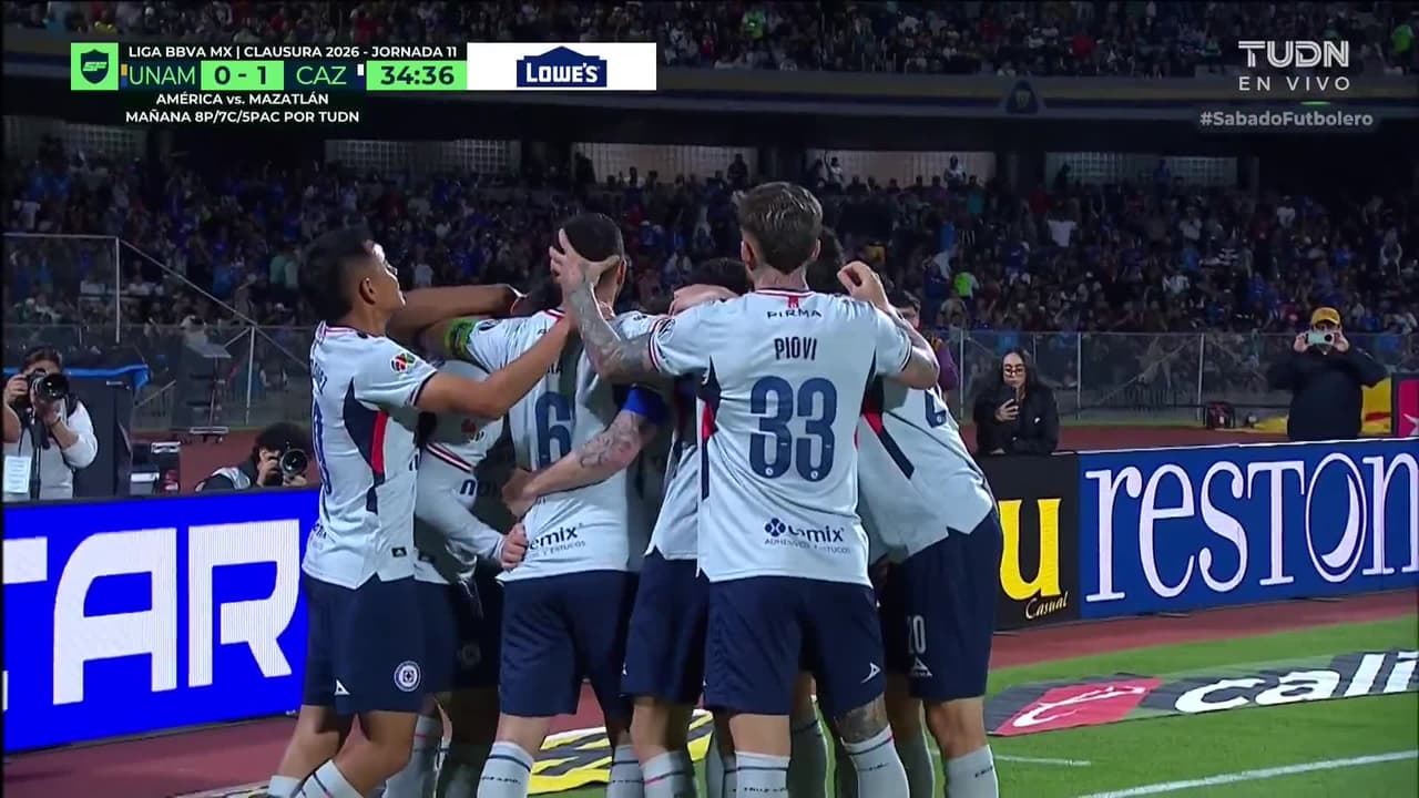 ¡GOL!  anota para Cruz Azul. Nicolás Ibáñez