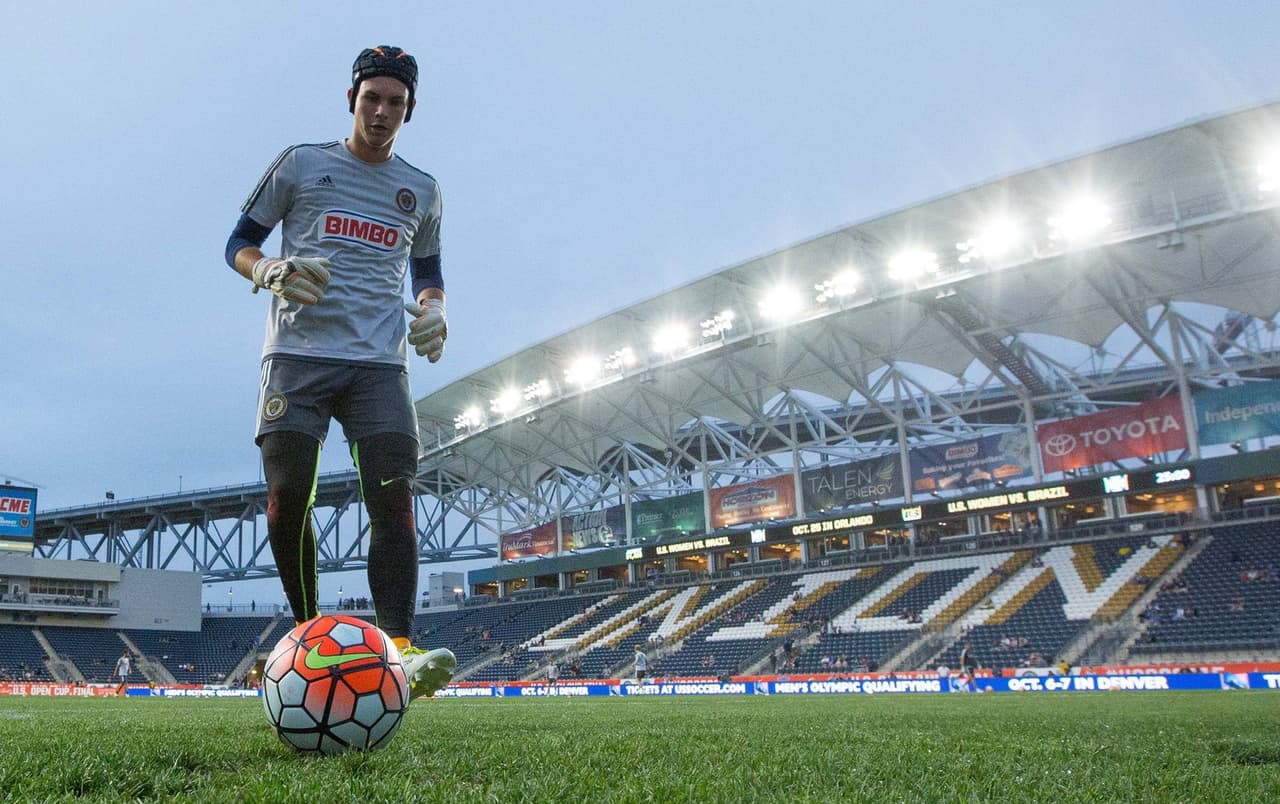 El arquero McCarthy durante la entrada en calor. El titular para el Union fue Andre Blake, pero ingresó a los 120 minutos para los penales.