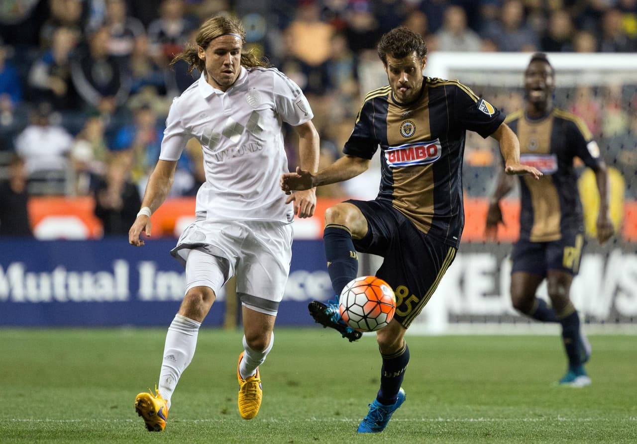 Tranquillo Barnetta fue el motor del mediocampo. El suizo juega, marca y reparte.