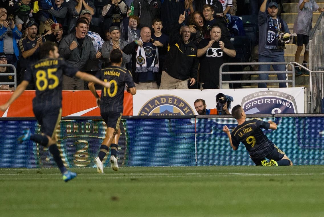 El francés Sebastien Le Toux anotó el primer gol del partido.