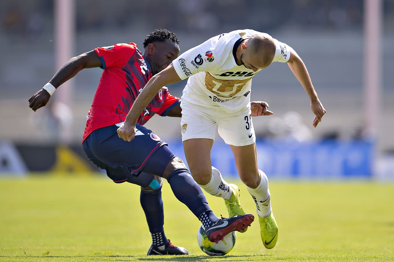 El calor pudo ser factor durante el juego en el que se vió disputa del balón pero pocas ocasiones de gol.