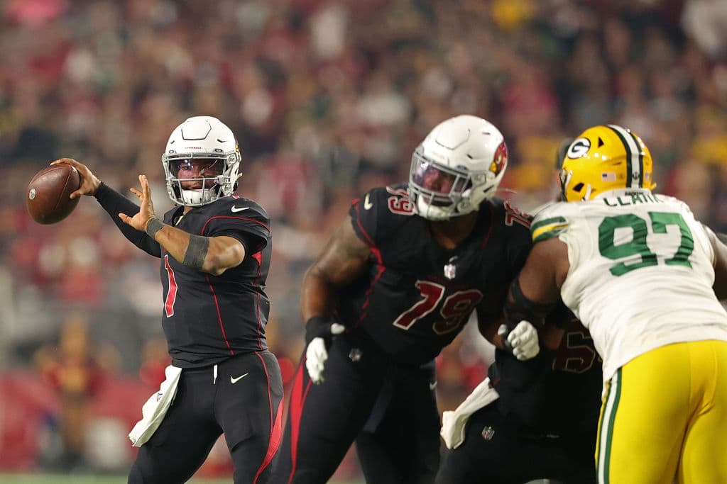 La experiencia le gana a la juventud y Aaron Rodgers comanda la victoria 24-21 sobre los Arizona Cardinals.