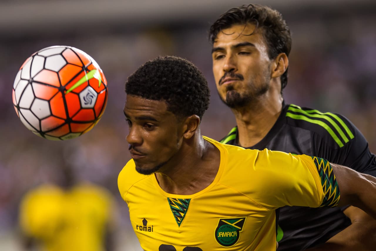 Por la banda derecha, en zona medular, estaba Garath McCleary del Reading F.C. de inglaterra.